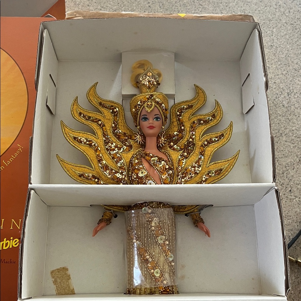 Bob Mackie Goddess Of The Sun Barbie
NIB . See pic outer box has a slight rip